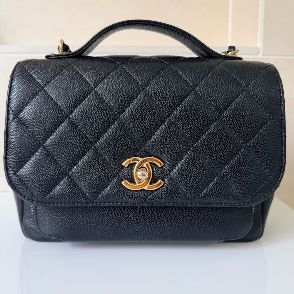 Chanel Black Business affinity Quilted Medium handbag with Gold hardware